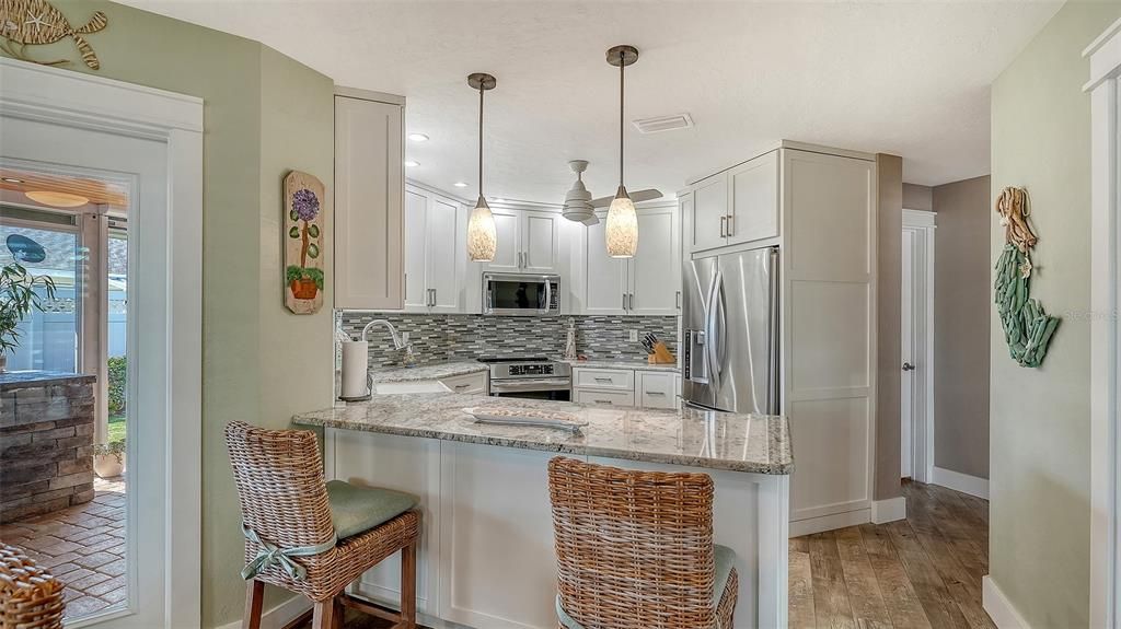 Под контрактом: $1,185,500 (3 спален, 2 ванн, 2119 Квадратных фут)