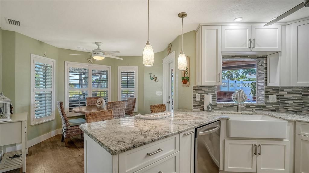 Под контрактом: $1,185,500 (3 спален, 2 ванн, 2119 Квадратных фут)