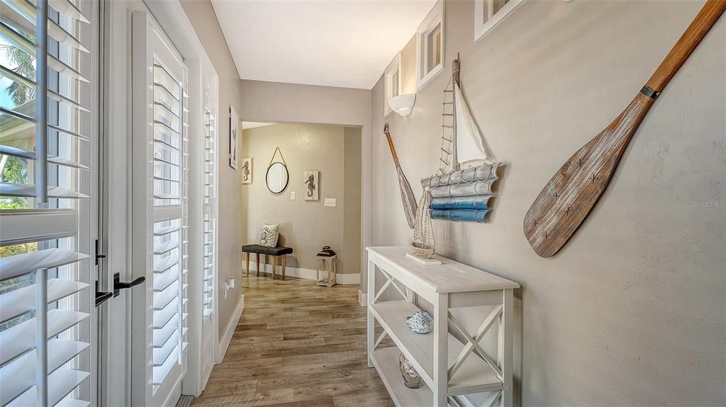 Под контрактом: $1,185,500 (3 спален, 2 ванн, 2119 Квадратных фут)