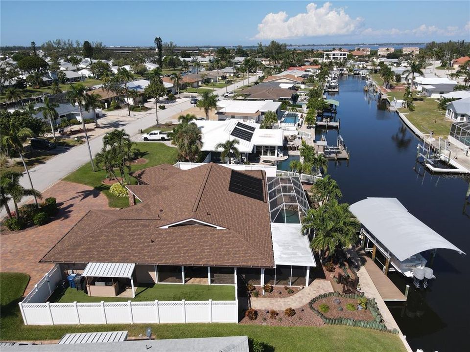 Под контрактом: $1,185,500 (3 спален, 2 ванн, 2119 Квадратных фут)