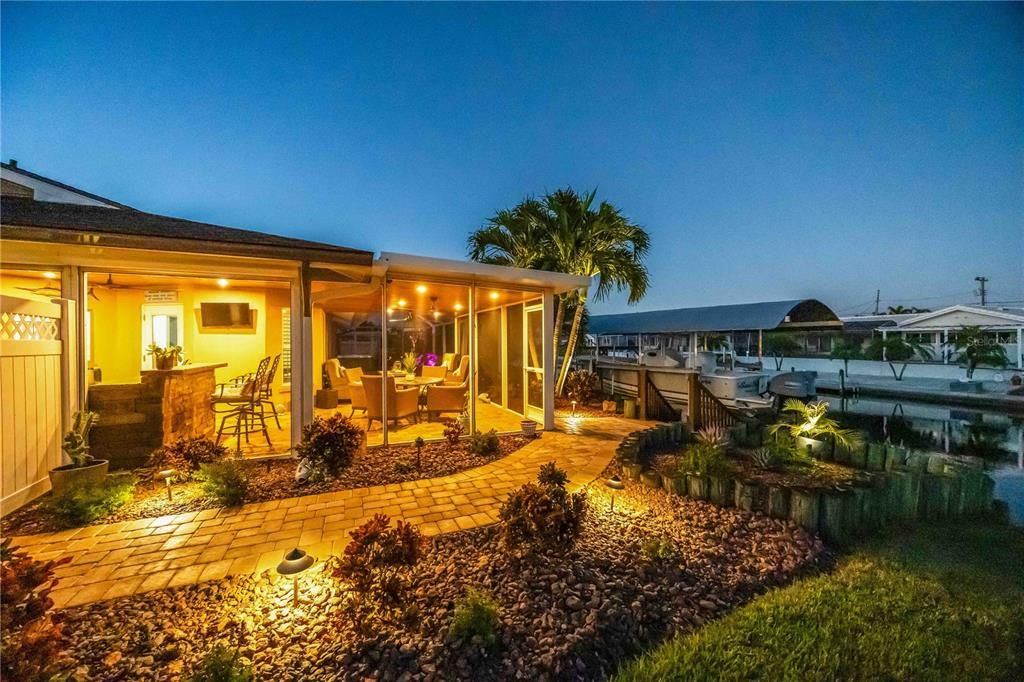 Под контрактом: $1,185,500 (3 спален, 2 ванн, 2119 Квадратных фут)