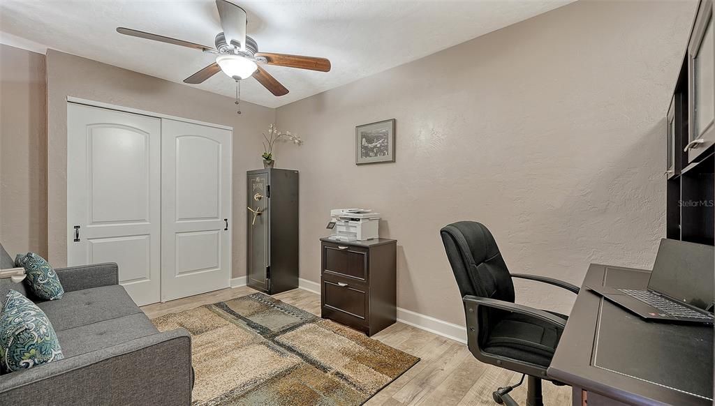 Под контрактом: $1,185,500 (3 спален, 2 ванн, 2119 Квадратных фут)