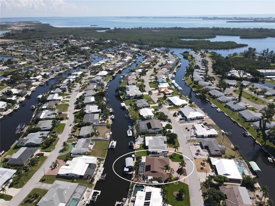 Под контрактом: $1,185,500 (3 спален, 2 ванн, 2119 Квадратных фут)