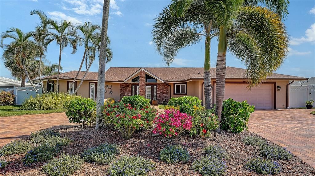 Под контрактом: $1,185,500 (3 спален, 2 ванн, 2119 Квадратных фут)