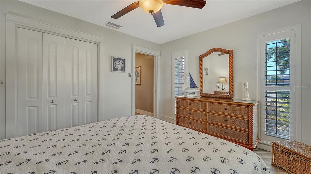 Под контрактом: $1,185,500 (3 спален, 2 ванн, 2119 Квадратных фут)