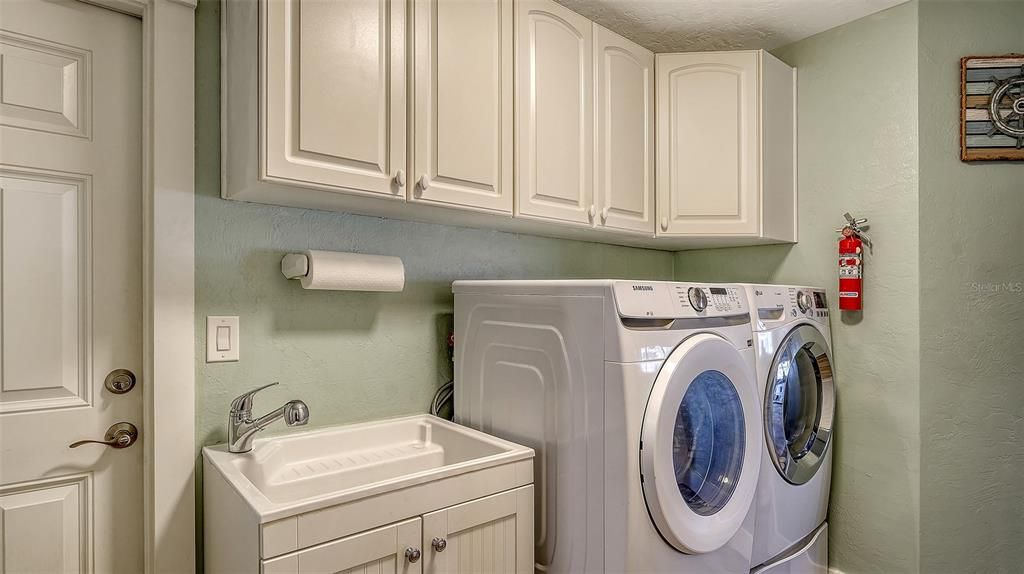 Под контрактом: $1,185,500 (3 спален, 2 ванн, 2119 Квадратных фут)