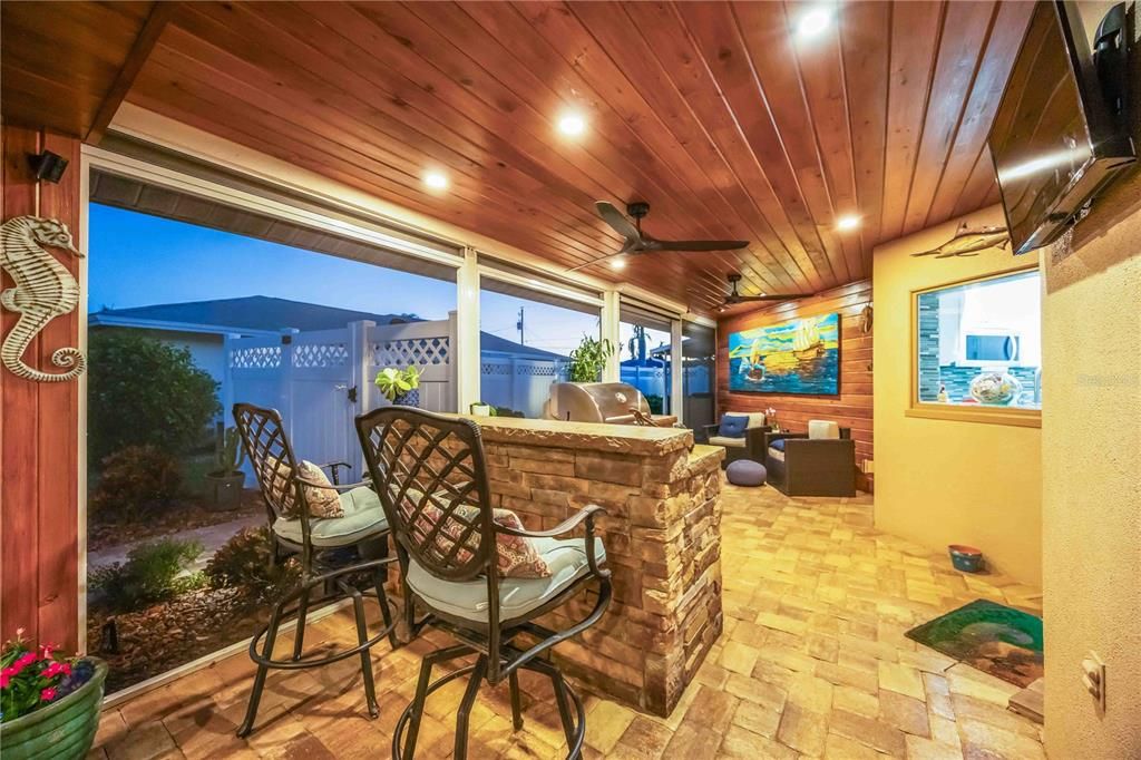 Под контрактом: $1,185,500 (3 спален, 2 ванн, 2119 Квадратных фут)