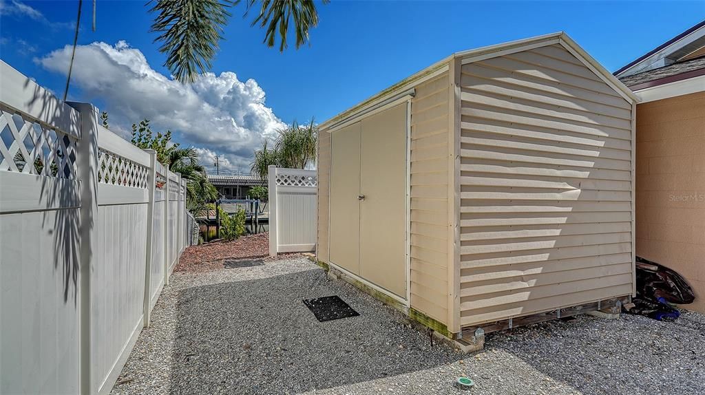 Под контрактом: $1,185,500 (3 спален, 2 ванн, 2119 Квадратных фут)