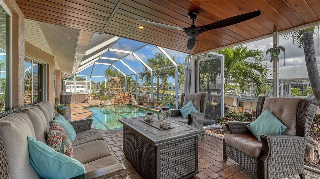 Под контрактом: $1,185,500 (3 спален, 2 ванн, 2119 Квадратных фут)