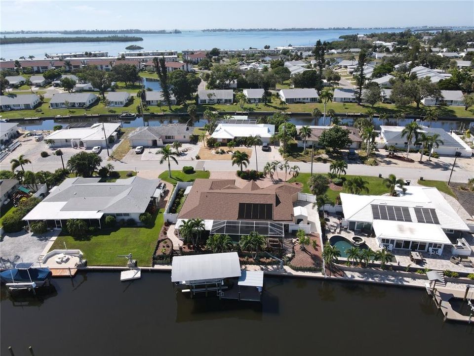 Под контрактом: $1,185,500 (3 спален, 2 ванн, 2119 Квадратных фут)