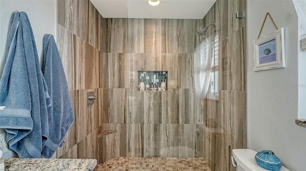 Под контрактом: $1,185,500 (3 спален, 2 ванн, 2119 Квадратных фут)