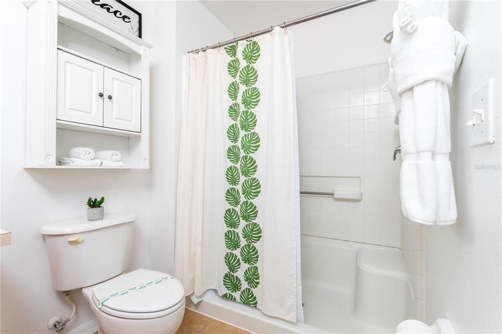 Active With Contract: $249,000 (3 beds, 2 baths, 1291 Square Feet)