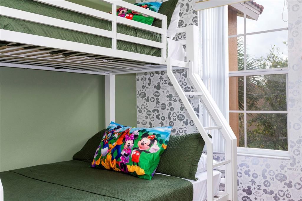 Active With Contract: $249,000 (3 beds, 2 baths, 1291 Square Feet)