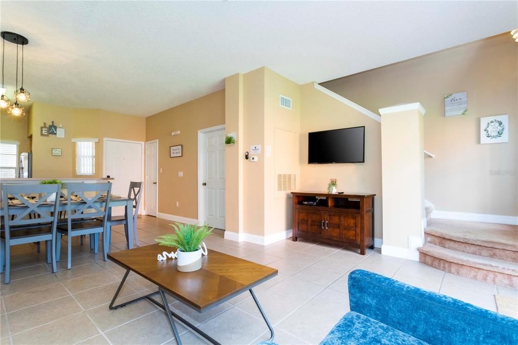 Active With Contract: $249,000 (3 beds, 2 baths, 1291 Square Feet)