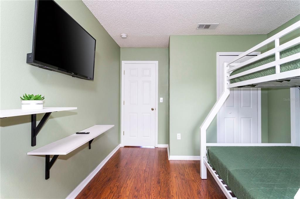 Active With Contract: $249,000 (3 beds, 2 baths, 1291 Square Feet)