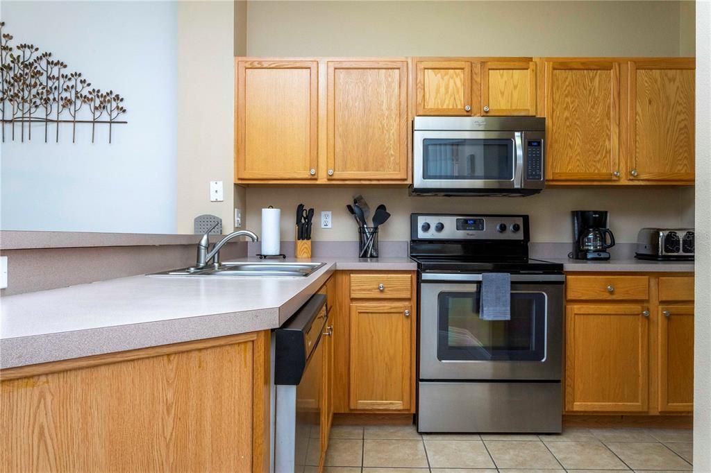 Active With Contract: $249,000 (3 beds, 2 baths, 1291 Square Feet)