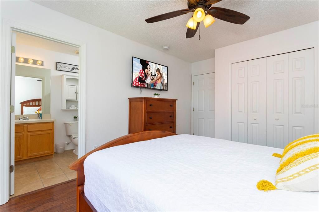 Active With Contract: $249,000 (3 beds, 2 baths, 1291 Square Feet)