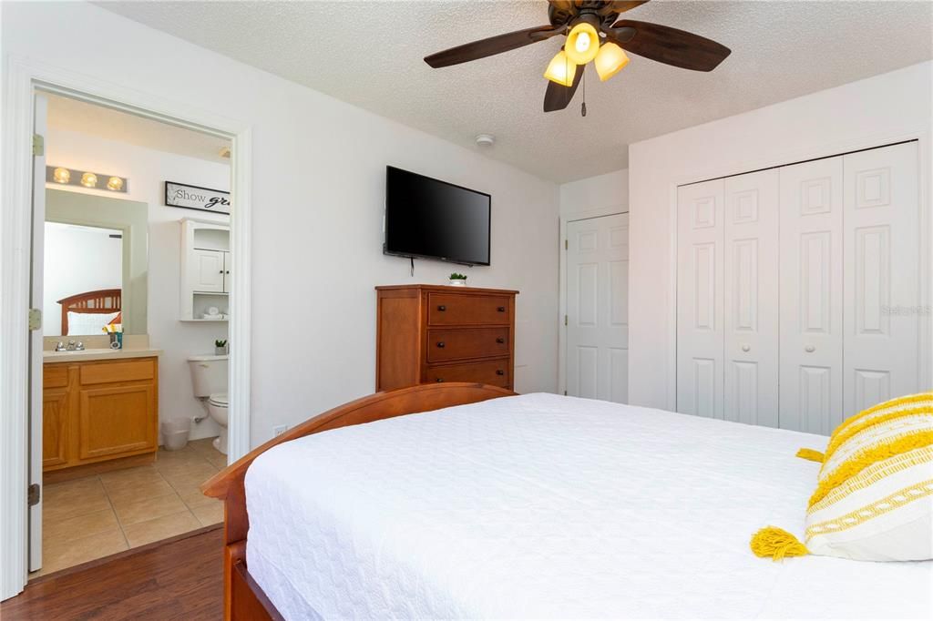 Active With Contract: $249,000 (3 beds, 2 baths, 1291 Square Feet)