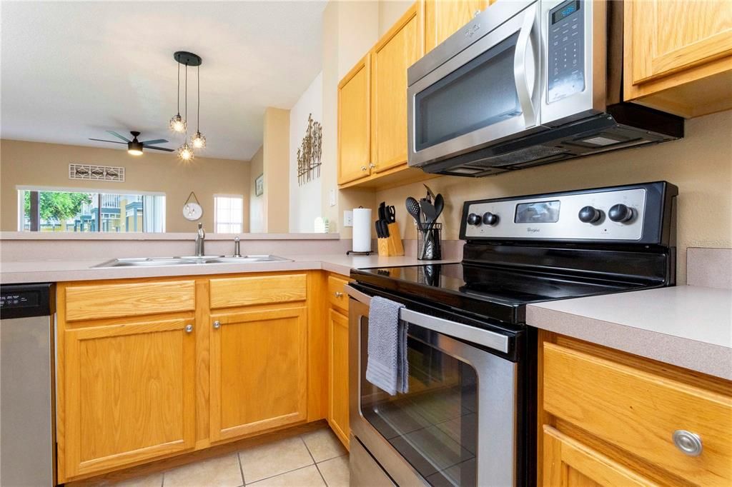 Active With Contract: $249,000 (3 beds, 2 baths, 1291 Square Feet)