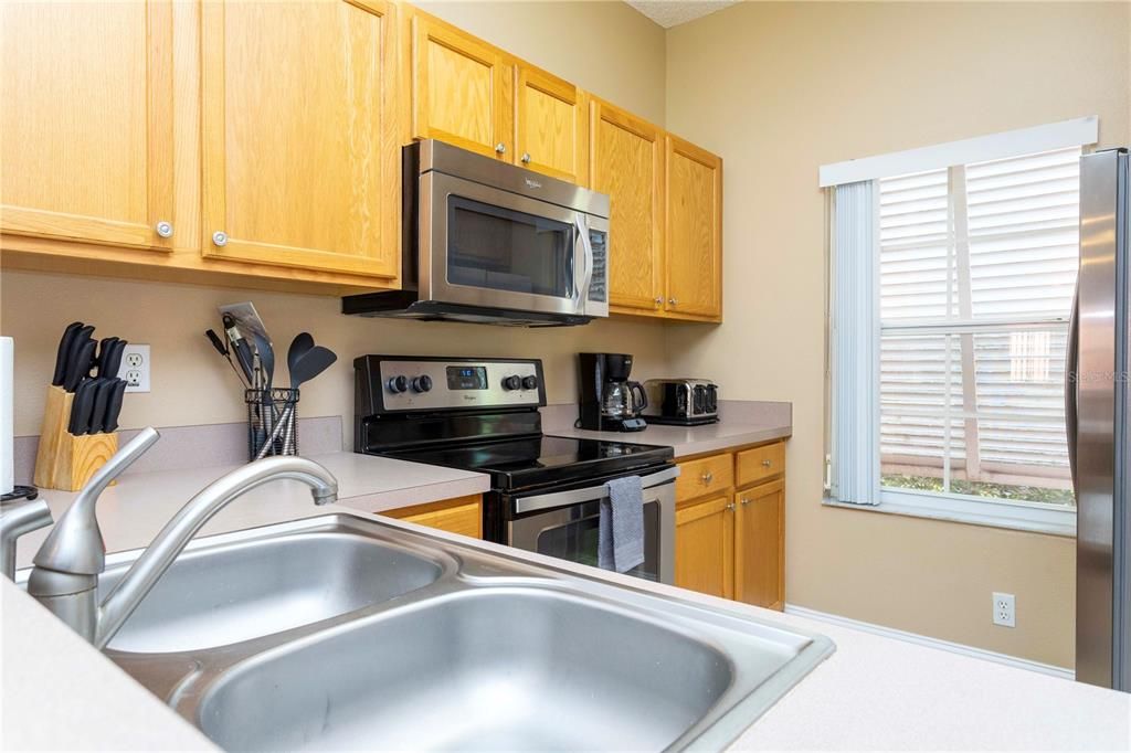 Active With Contract: $249,000 (3 beds, 2 baths, 1291 Square Feet)