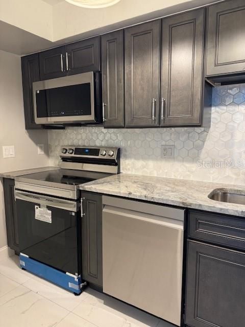 For Rent: $1,700 (2 beds, 1 baths, 853 Square Feet)