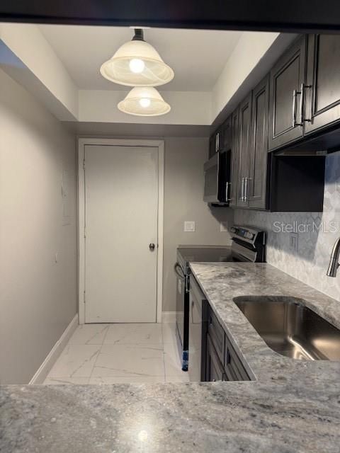 For Rent: $1,700 (2 beds, 1 baths, 853 Square Feet)