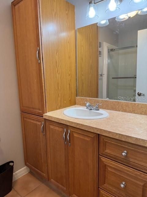 For Rent: $1,700 (2 beds, 1 baths, 853 Square Feet)