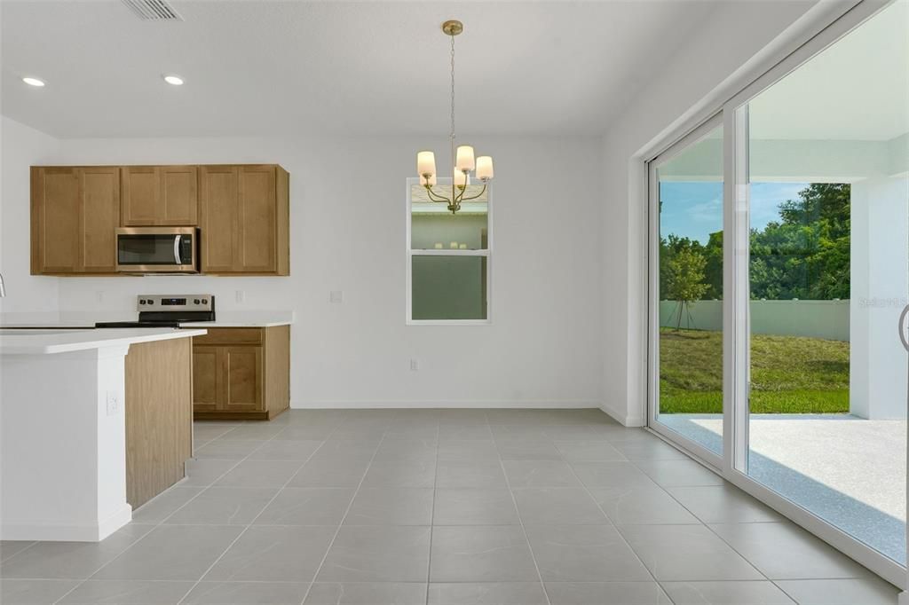 Под контрактом: $300,388 (4 спален, 2 ванн, 1938 Квадратных фут)