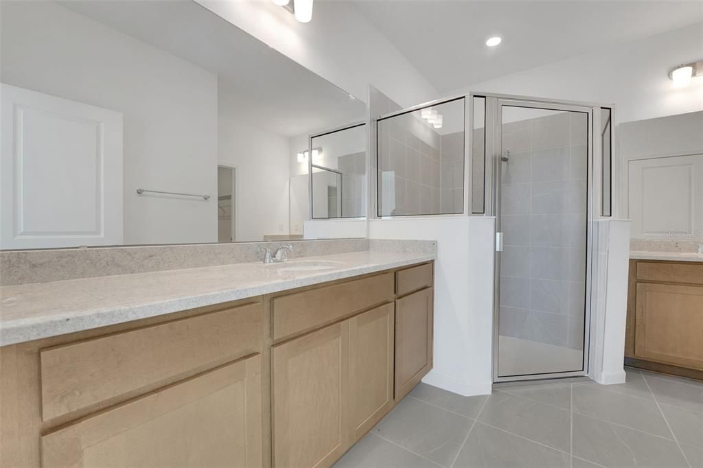 Под контрактом: $300,388 (4 спален, 2 ванн, 1938 Квадратных фут)