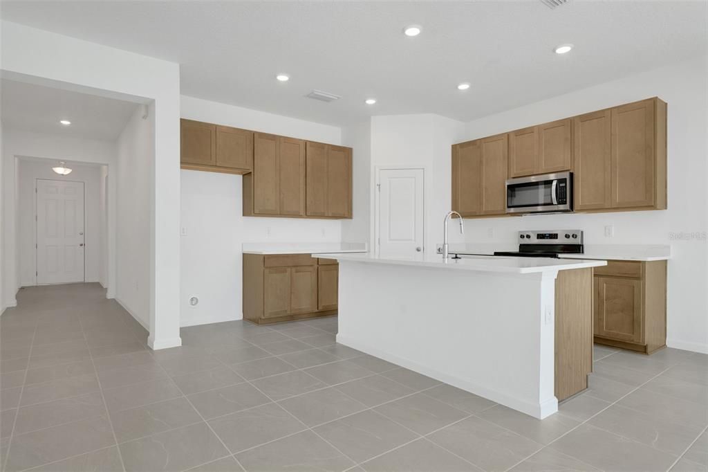 Под контрактом: $300,388 (4 спален, 2 ванн, 1938 Квадратных фут)