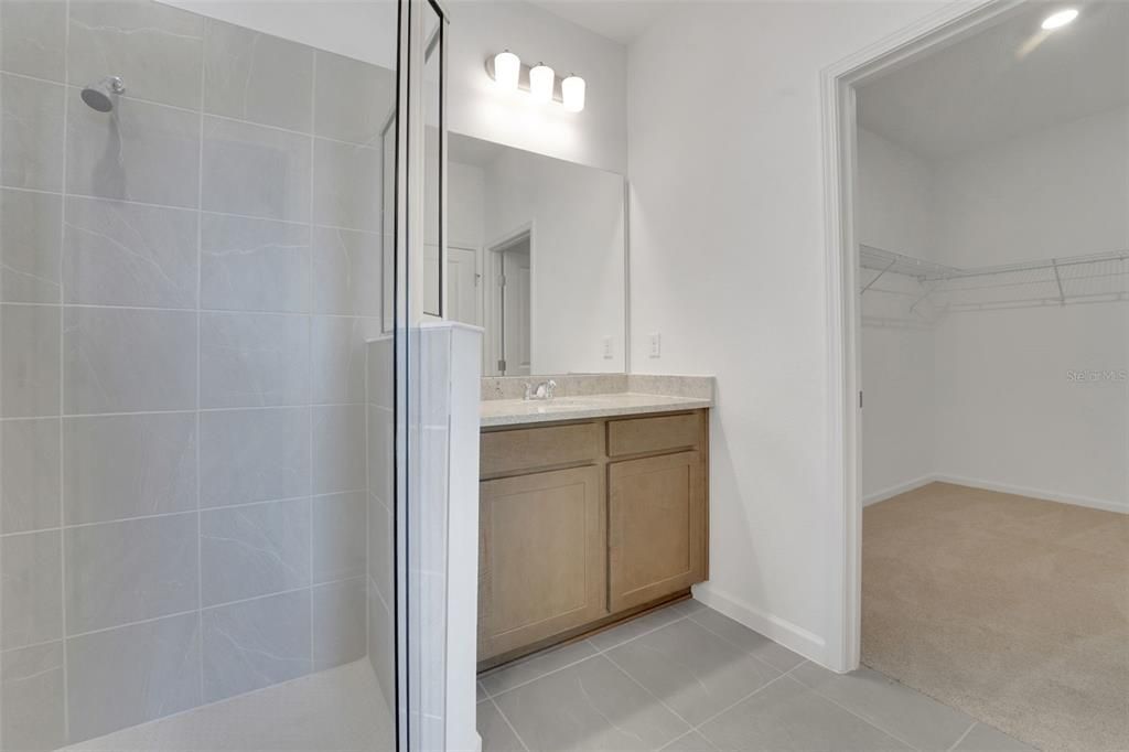 Под контрактом: $300,388 (4 спален, 2 ванн, 1938 Квадратных фут)