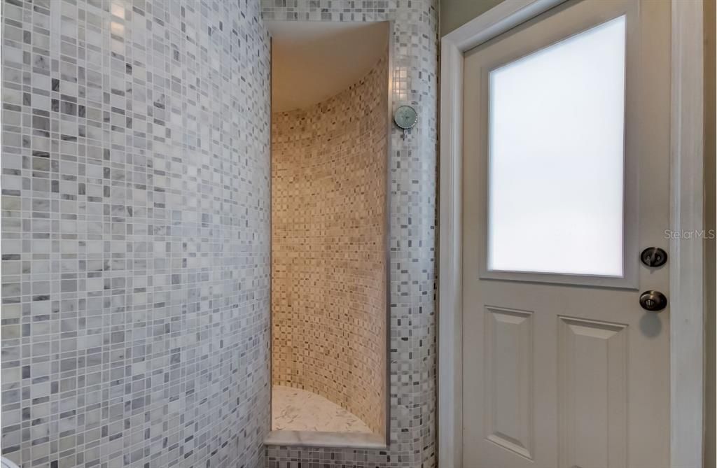 En Venta: $775,000 (3 camas, 2 baños, 2299 Pies cuadrados)