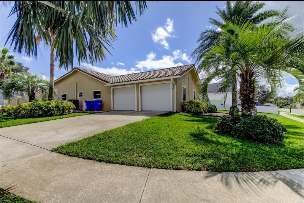 En Venta: $775,000 (3 camas, 2 baños, 2299 Pies cuadrados)