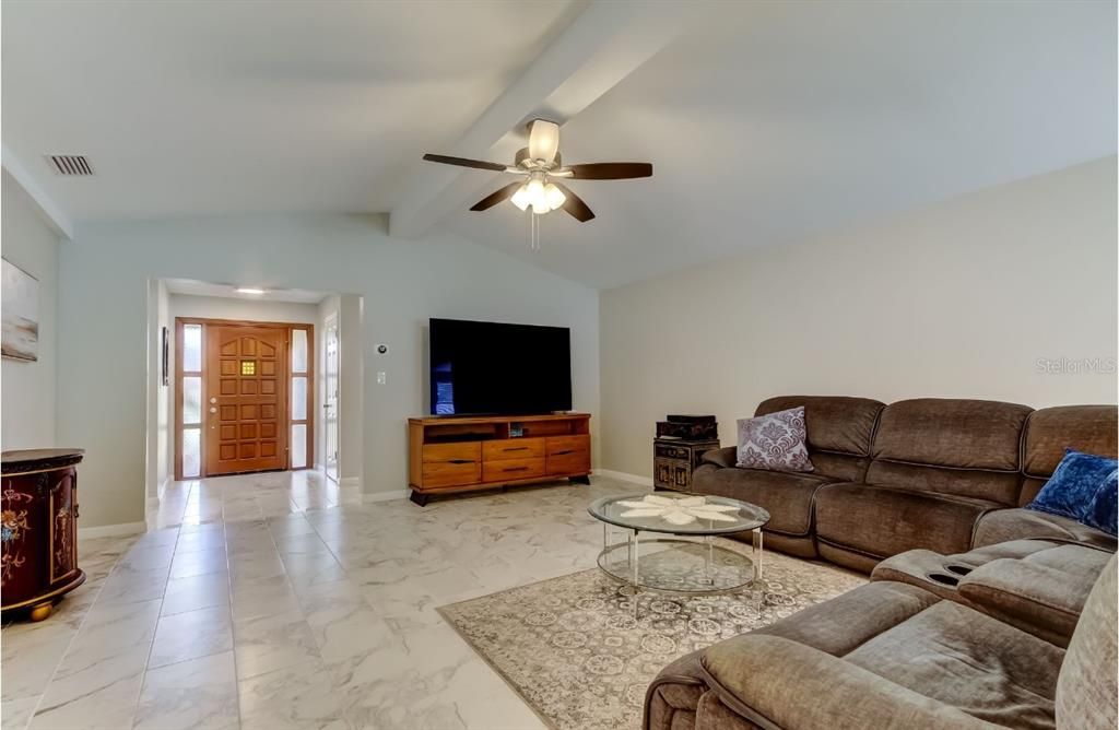 En Venta: $775,000 (3 camas, 2 baños, 2299 Pies cuadrados)