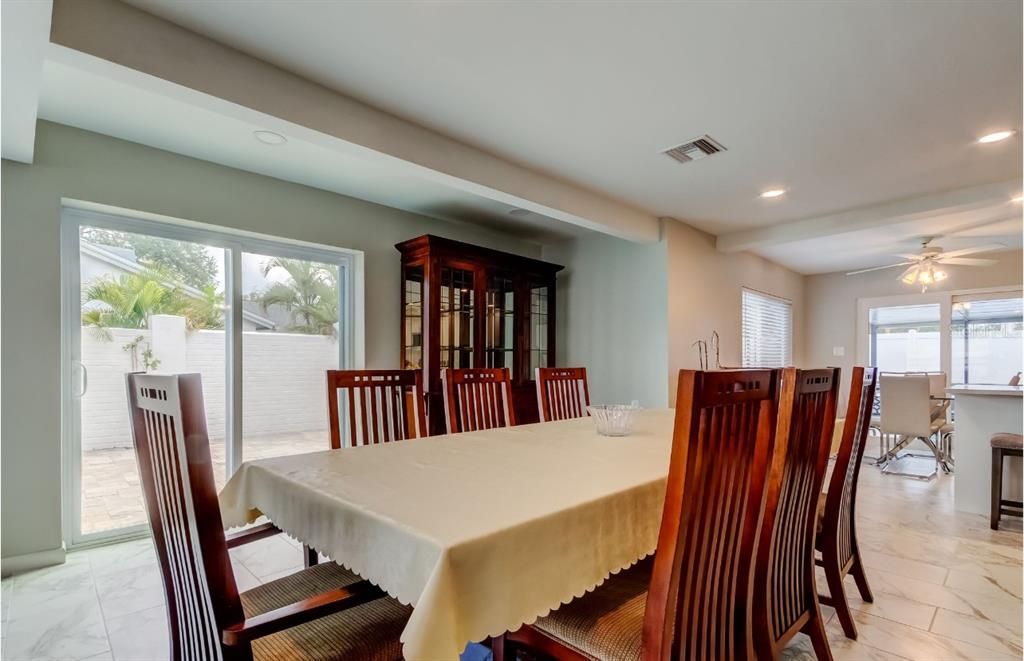 En Venta: $775,000 (3 camas, 2 baños, 2299 Pies cuadrados)