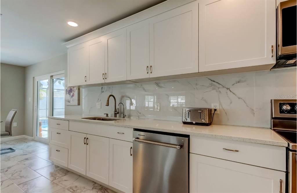 En Venta: $775,000 (3 camas, 2 baños, 2299 Pies cuadrados)