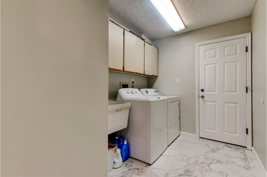 En Venta: $775,000 (3 camas, 2 baños, 2299 Pies cuadrados)