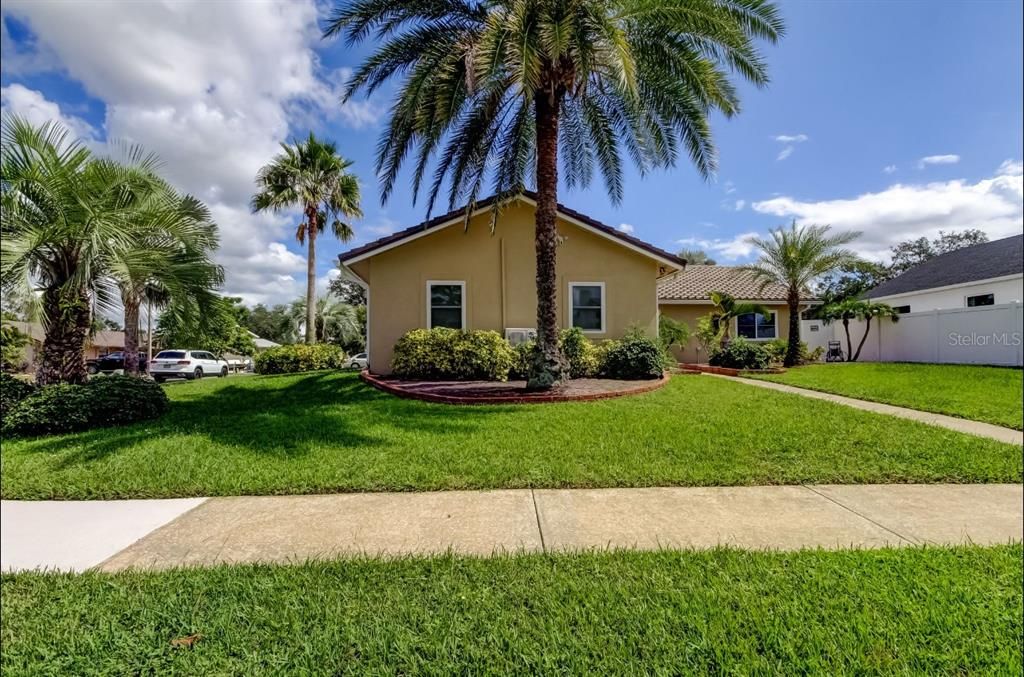 En Venta: $775,000 (3 camas, 2 baños, 2299 Pies cuadrados)