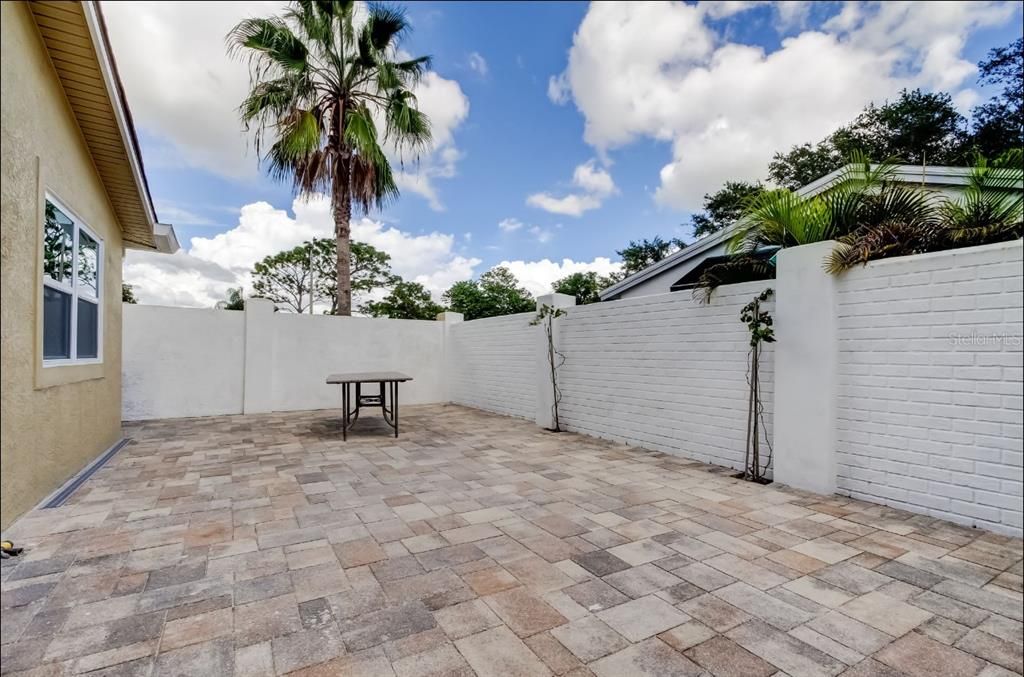 En Venta: $775,000 (3 camas, 2 baños, 2299 Pies cuadrados)