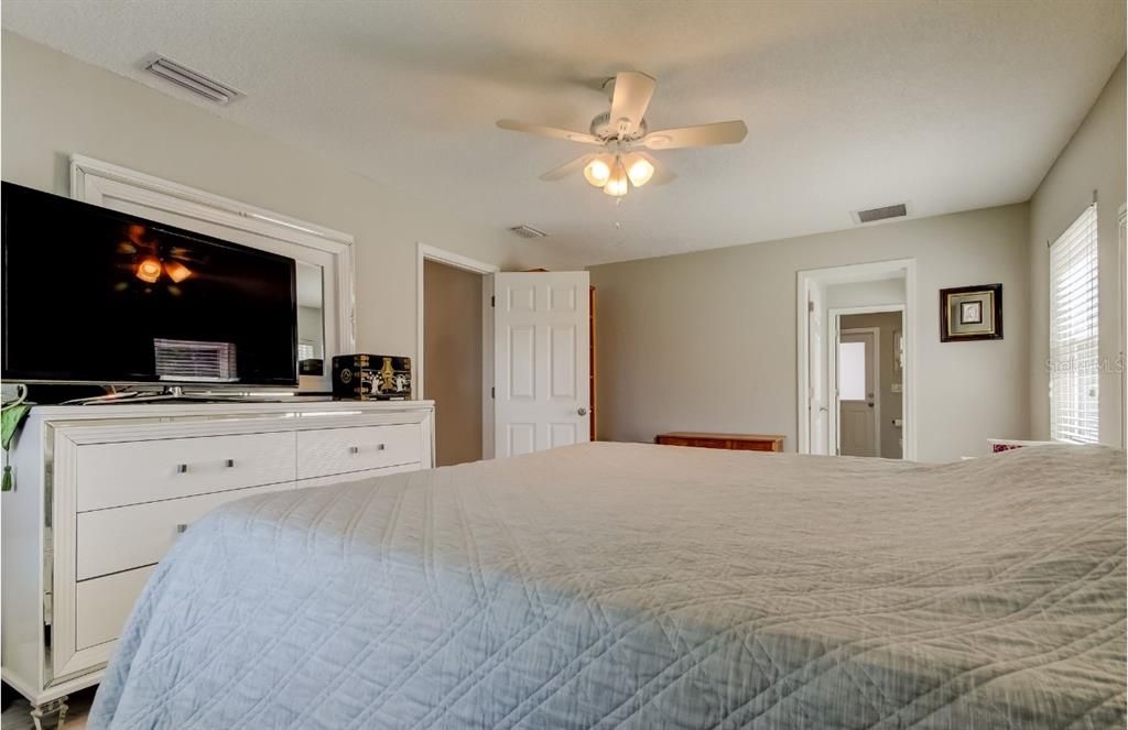 En Venta: $775,000 (3 camas, 2 baños, 2299 Pies cuadrados)