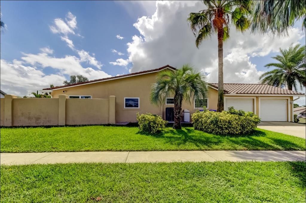 En Venta: $775,000 (3 camas, 2 baños, 2299 Pies cuadrados)