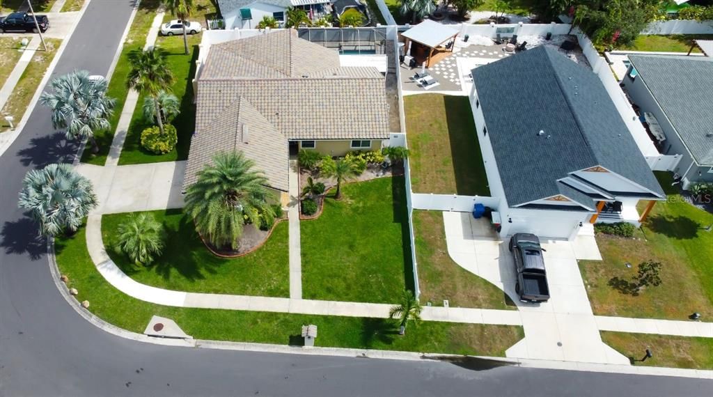 En Venta: $775,000 (3 camas, 2 baños, 2299 Pies cuadrados)