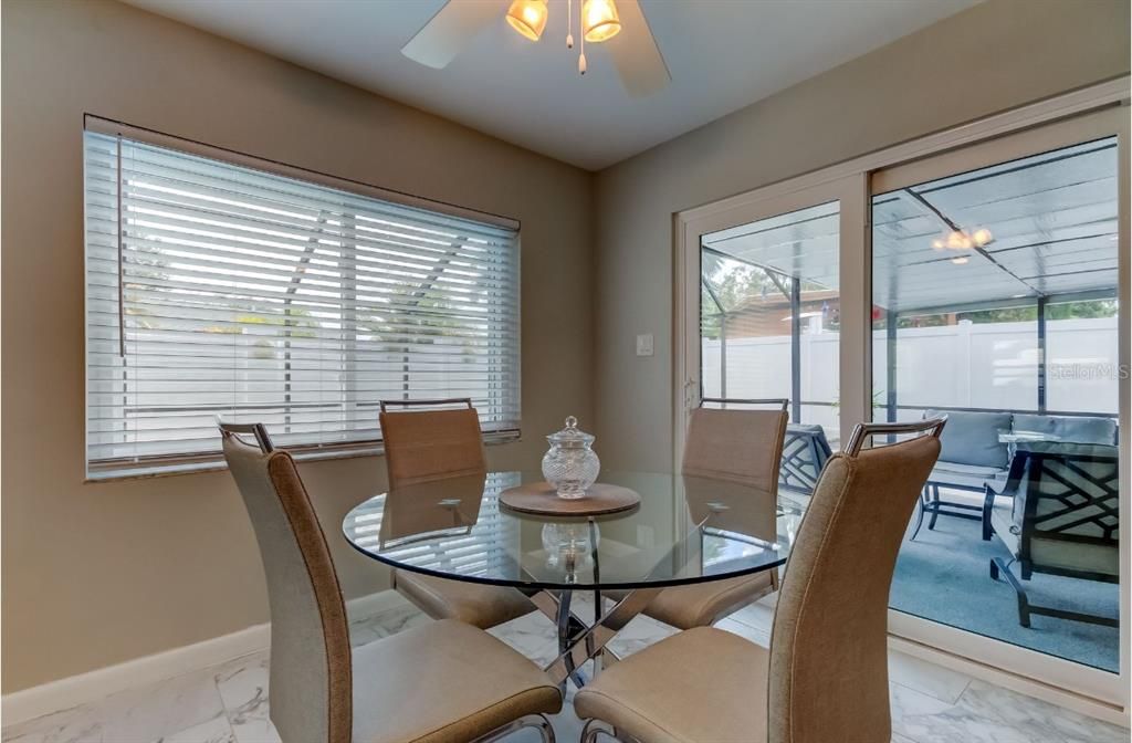 En Venta: $775,000 (3 camas, 2 baños, 2299 Pies cuadrados)