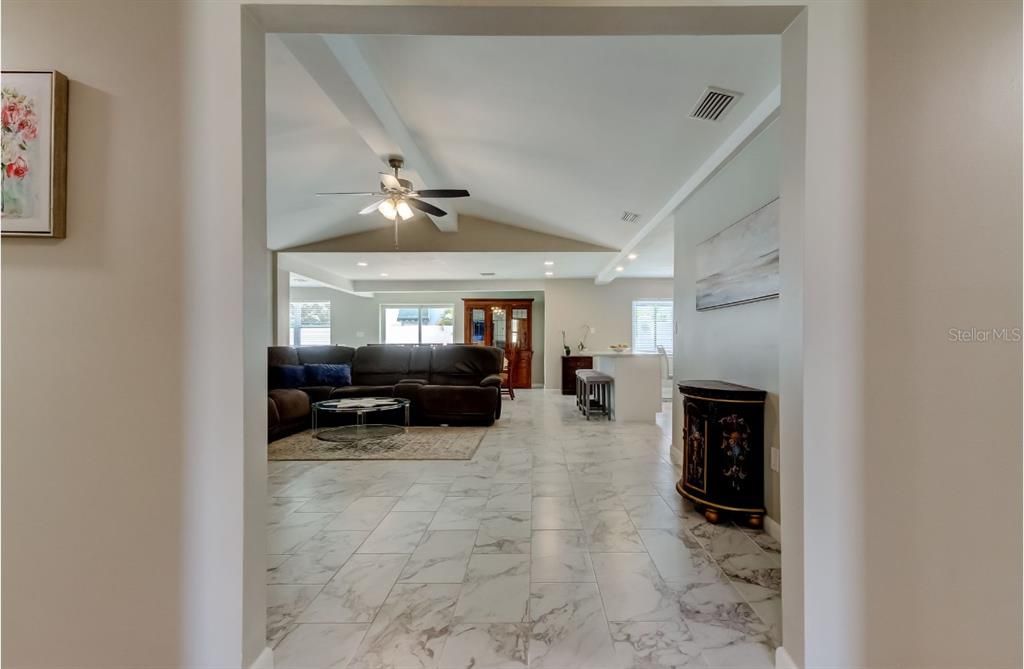 En Venta: $775,000 (3 camas, 2 baños, 2299 Pies cuadrados)