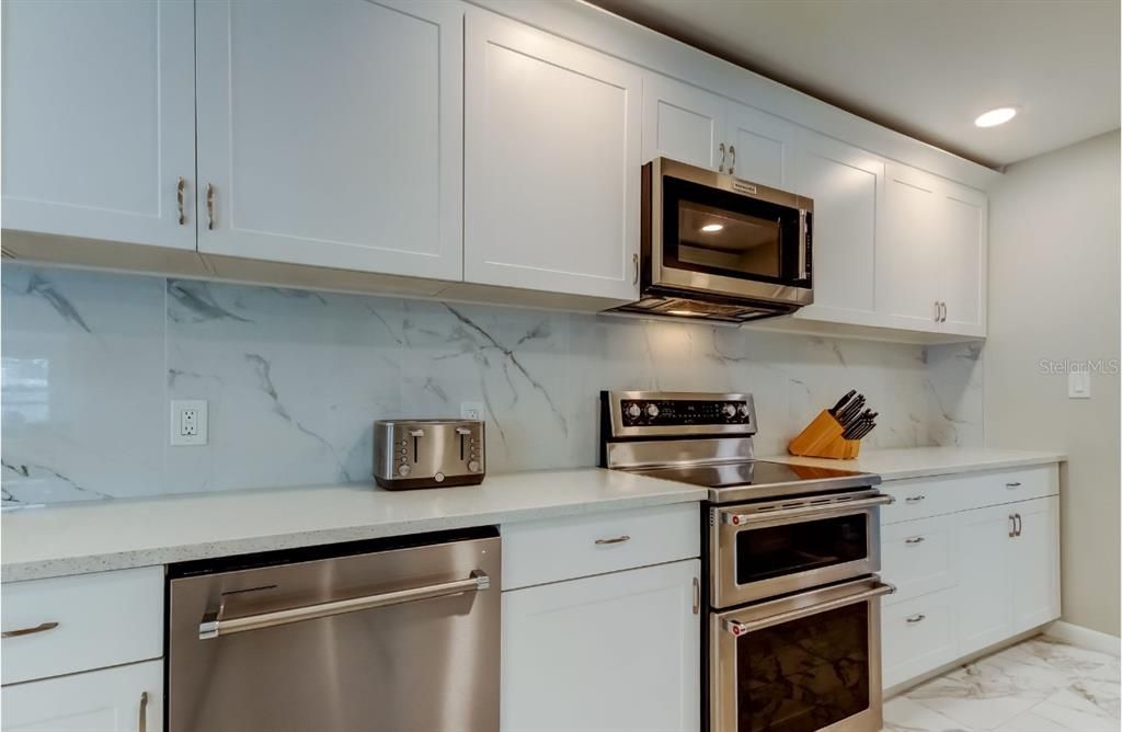 En Venta: $775,000 (3 camas, 2 baños, 2299 Pies cuadrados)