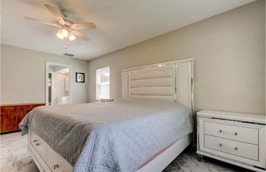 En Venta: $775,000 (3 camas, 2 baños, 2299 Pies cuadrados)