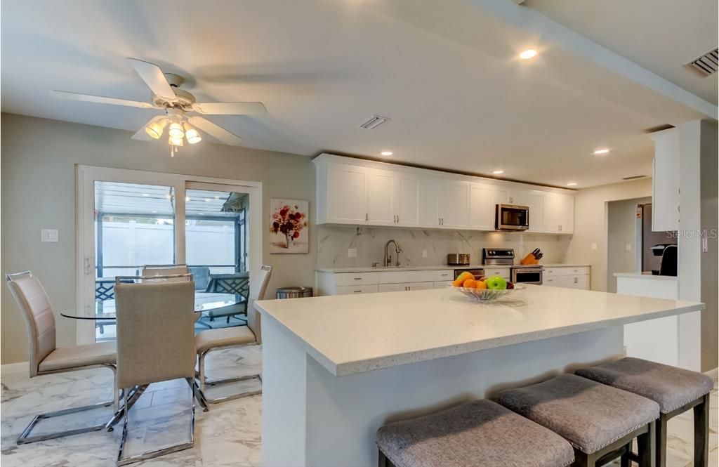 En Venta: $775,000 (3 camas, 2 baños, 2299 Pies cuadrados)