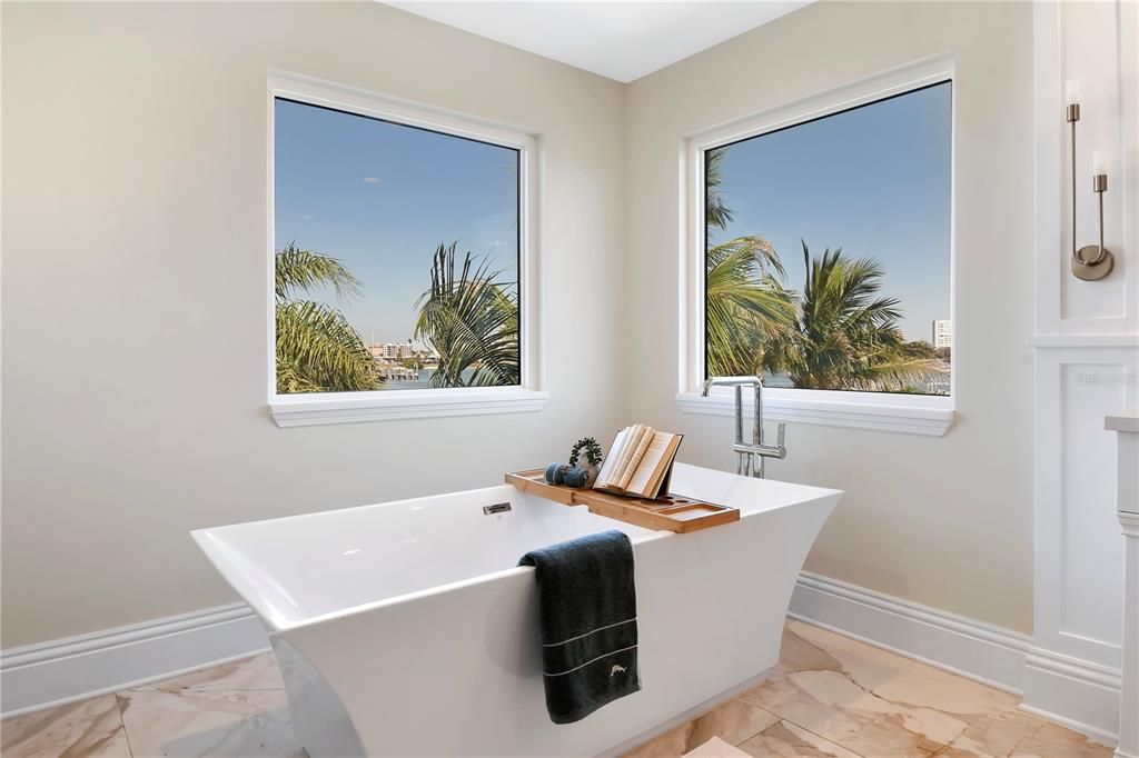 For Sale: $3,399,000 (4 beds, 4 baths, 4036 Square Feet)