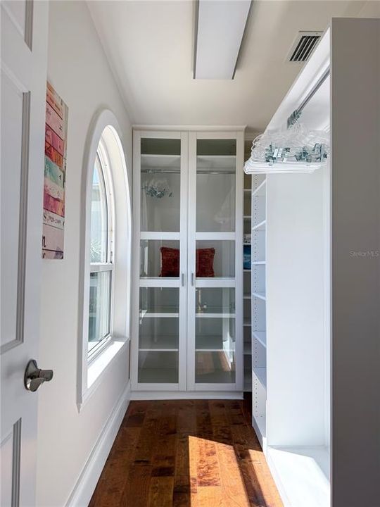 For Sale: $3,399,000 (4 beds, 4 baths, 4036 Square Feet)