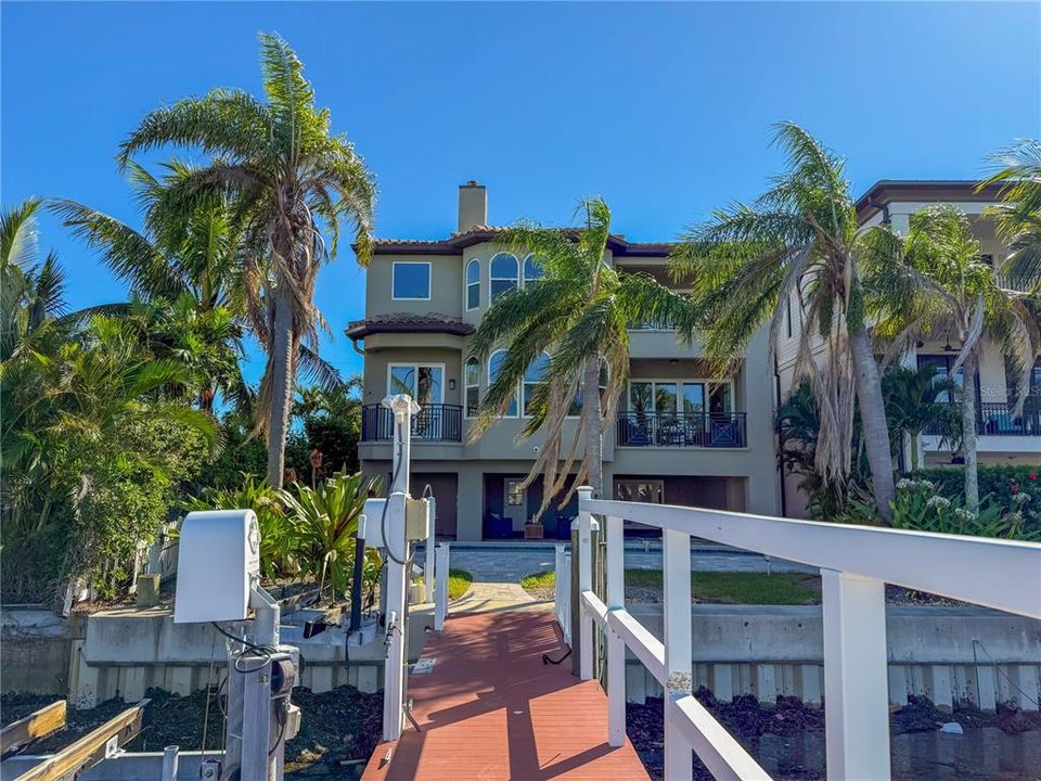 For Sale: $3,399,000 (4 beds, 4 baths, 4036 Square Feet)